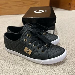 EUC Black Guess tennis shoes 8.5